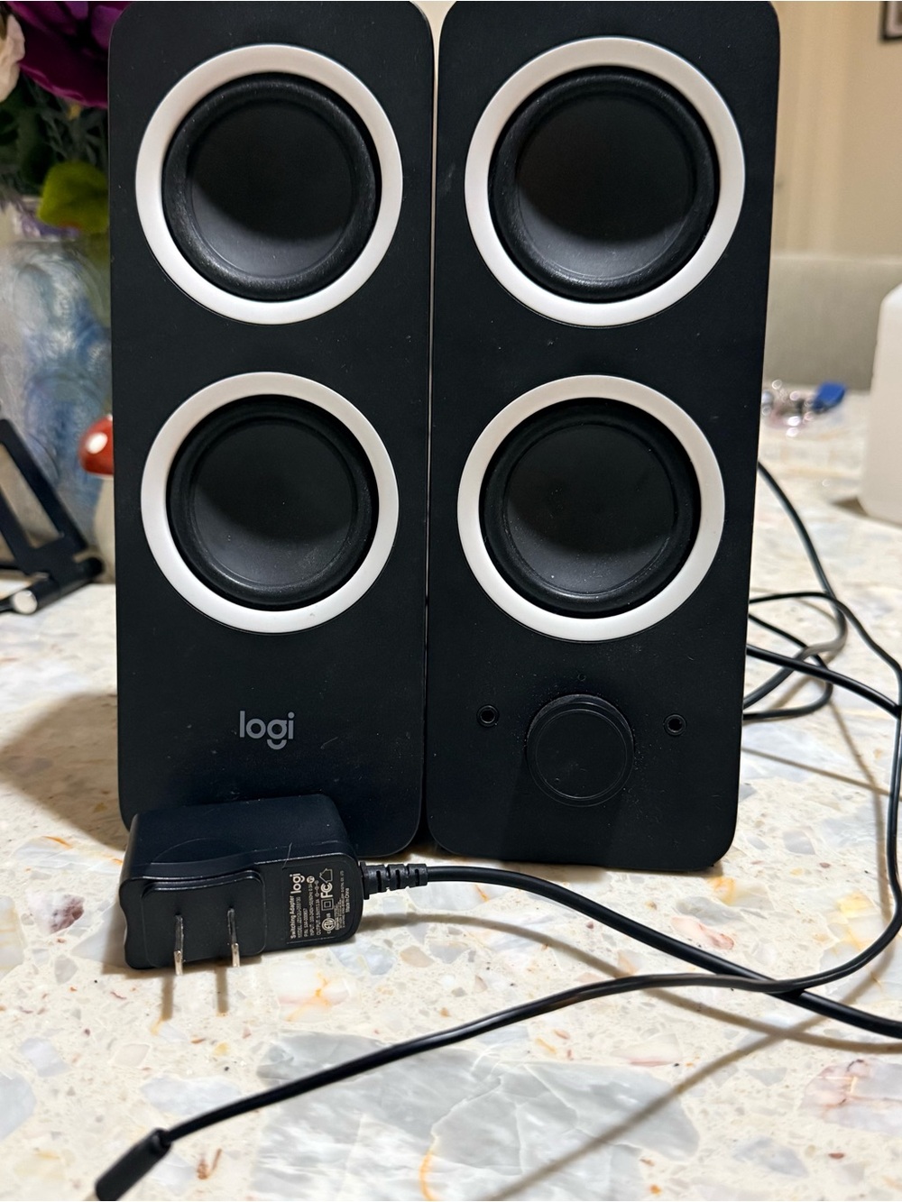 Logitech SVS SB-2000 2.0 Wired Computer Speakers Black AC-Powered Volume